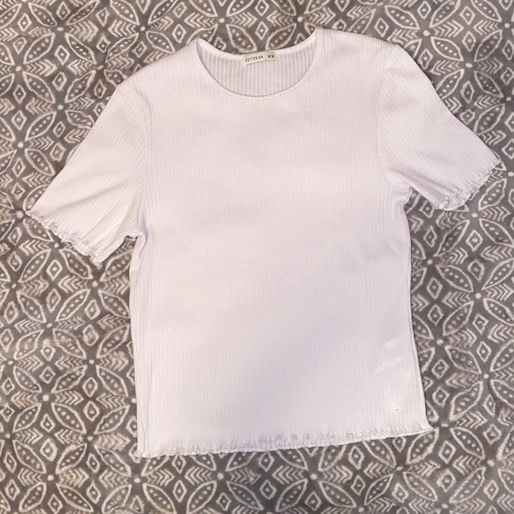 Ribbed top with cute lettuce hems.